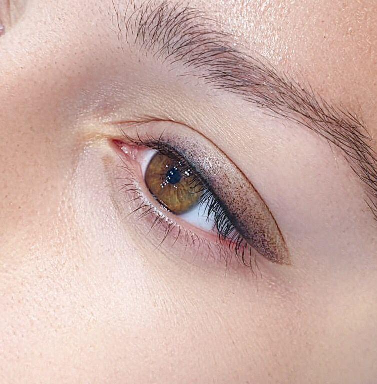 Ojo con extensiones de pestañas naturales